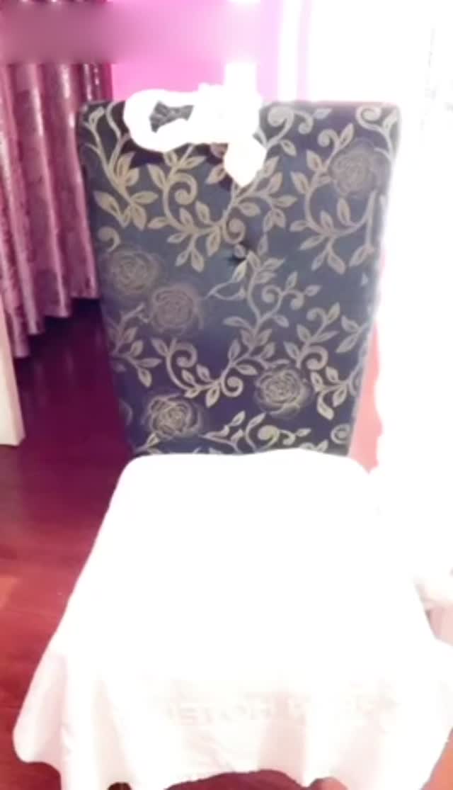 骚学妹的诱惑，自己舔手指舔道具看着真骚，脱光了自己摸着奶子道具抽插