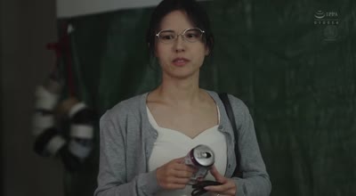 JUR-352 鳴り止まぬ工事の騒音。救いを求める人妻の声は無情にも掻き消されて…。 肉体労働者の性奴●と化す中出し輪●。 武藤あやか